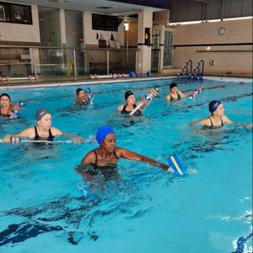 Hidroginástica: Por que essa modalidade é uma das mais eficientes (e subestimadas) para todas as idades